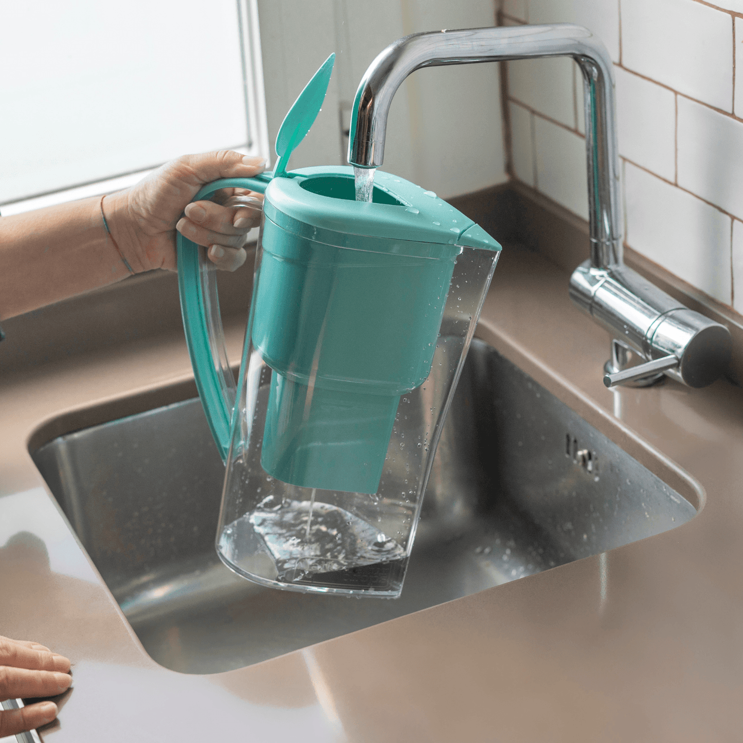 Alkanatur pitcher in kitchen sink